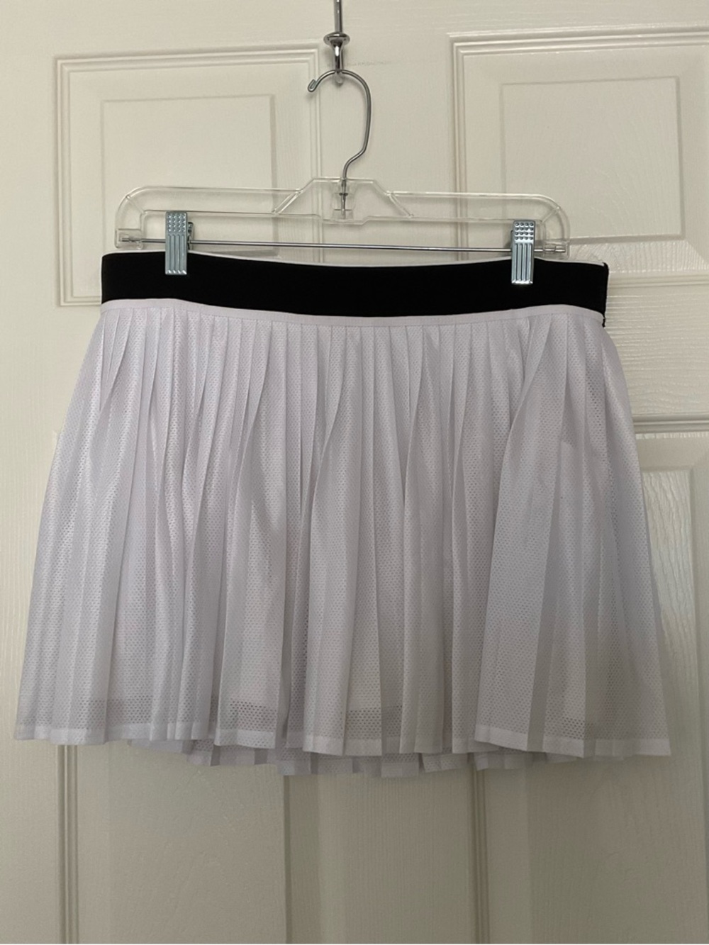 Athleta Power Serve Pinnacle White Pleated Tennis Skort Latex